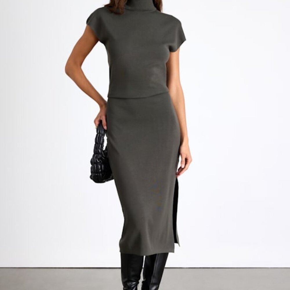 Lulus Ashford Grey Turtleneck Short Sleeve Sweater Midi Dress - Size M
